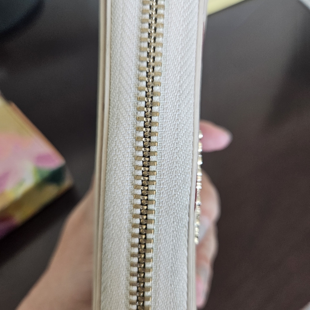 Kate Spade Cream Zipper Wallet with Red Apple Design - Picture 4 of 10